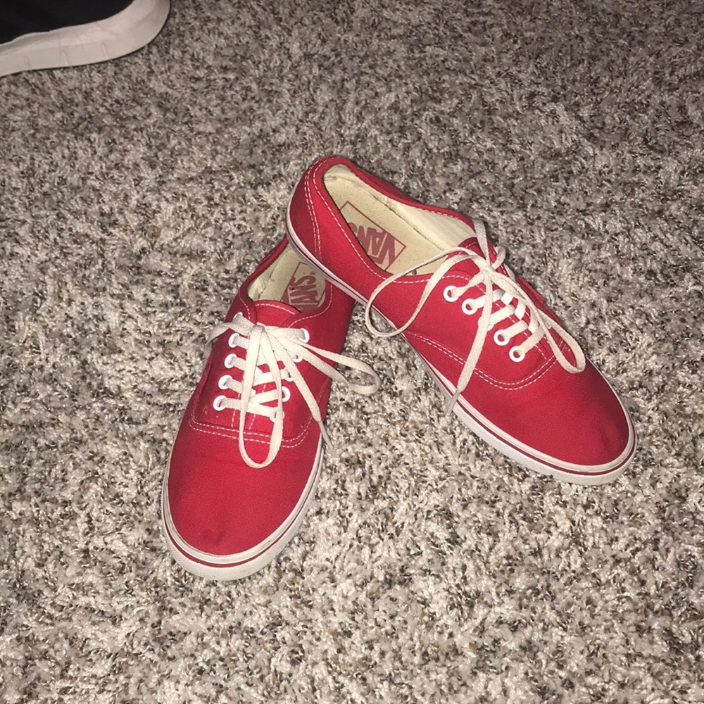 Red Vans (Men’s 6.5) (women’s 8)